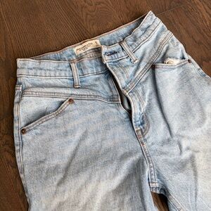 Abercrombie & Fitch Light Wash 90’s Relaxed High Rise Jeans